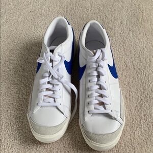 Nike Men's White and Blue Sneakers
